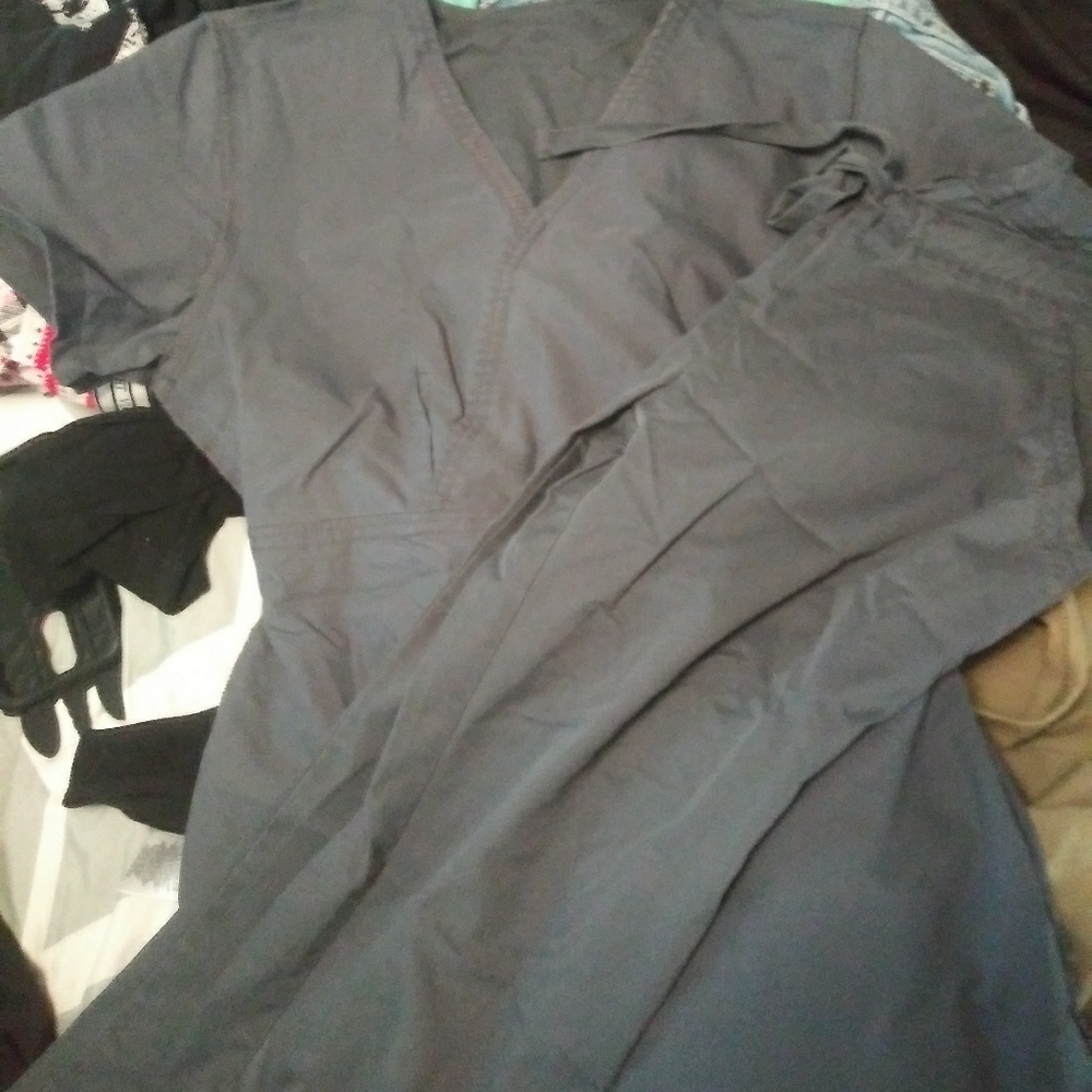 Luxe almost cnew barely ever worn full scrub set